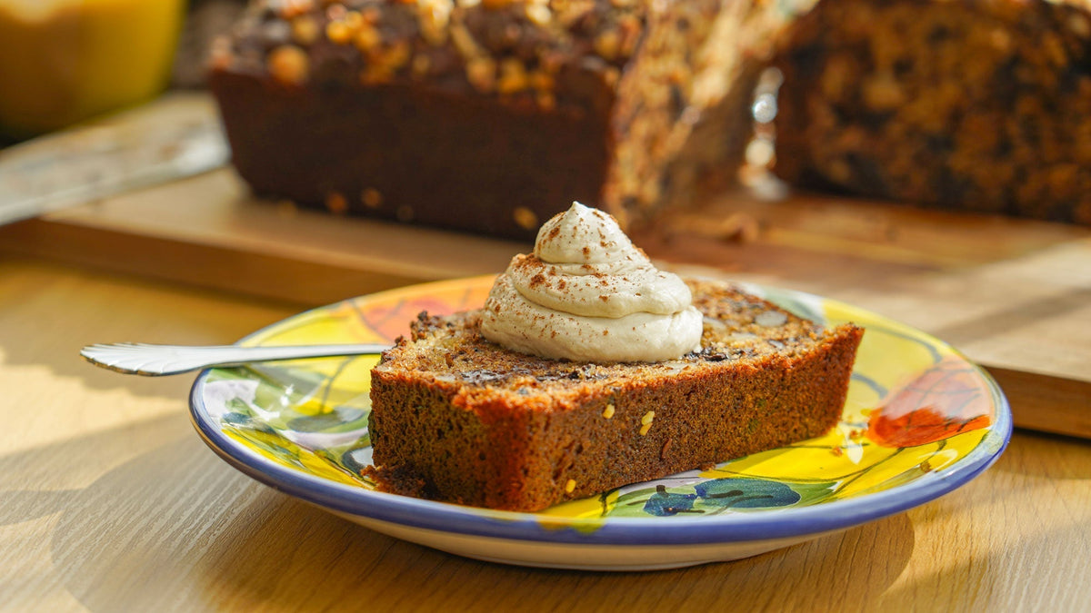 Bananbrød med chokolade, nødder og kaffe-mascarponecreme