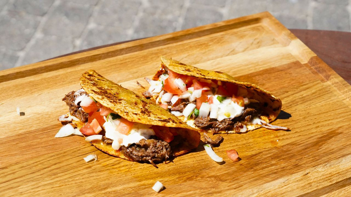 Birria Tacos med smeltet ost og frisk pico de gallo