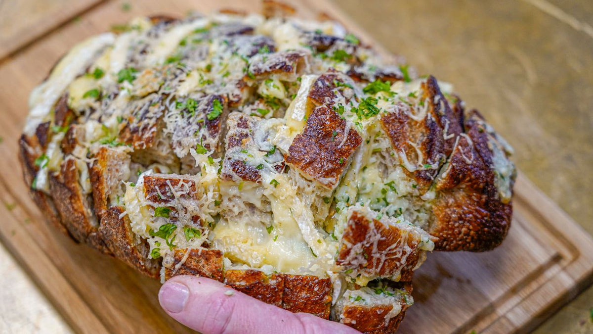 Cheesy hvidløgsbrød med brie & parmesan