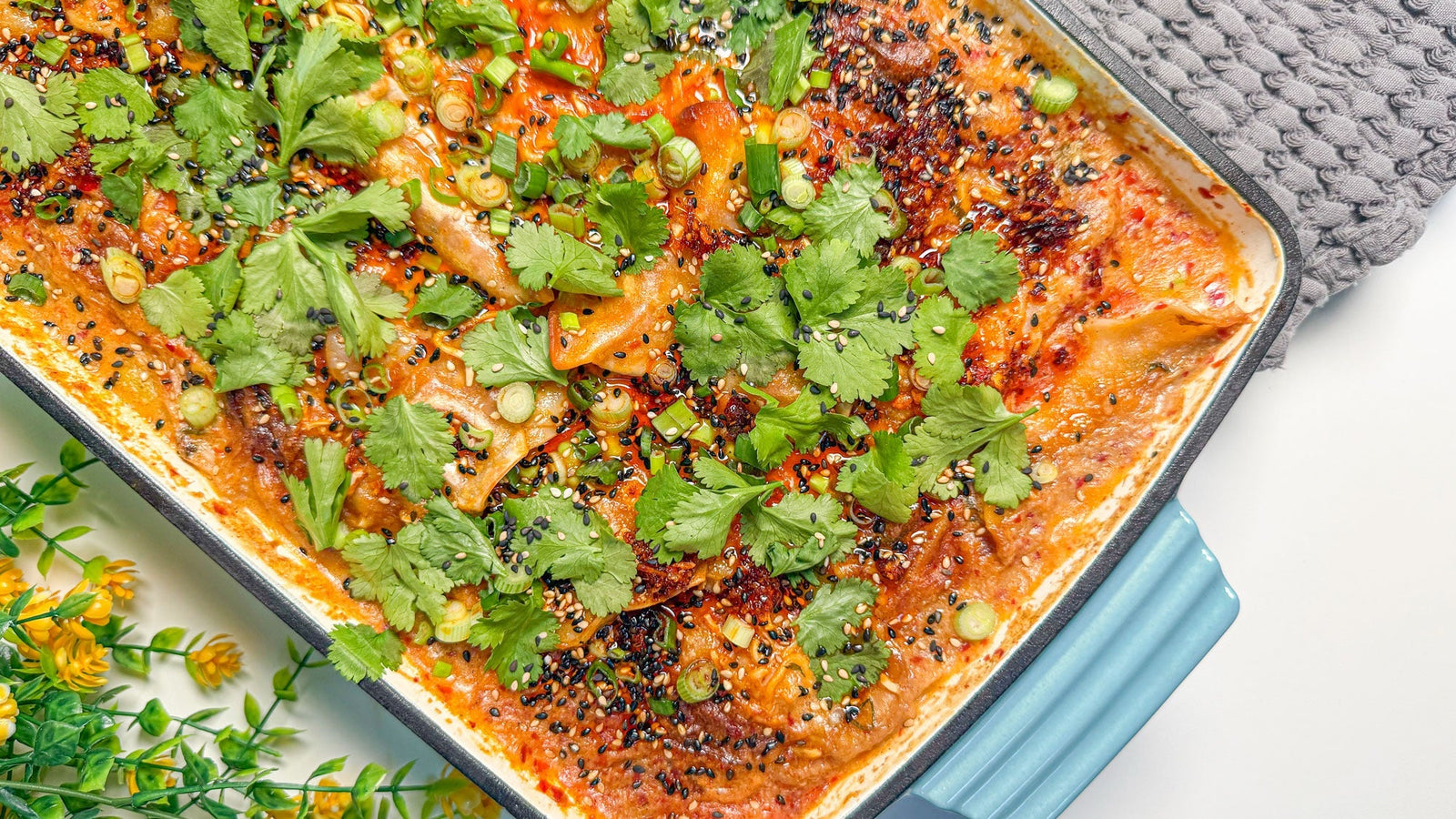 Dumpling Bake med kokosmælk, rød karry & nudler