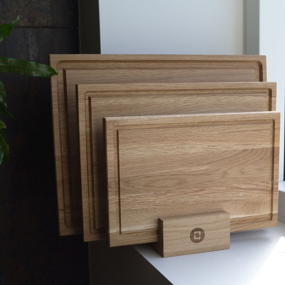 Lille skærebræt i Egetræ - 30x20 cm med saftrille