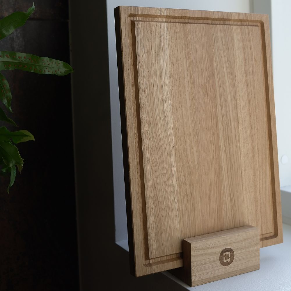 Mellem skærebræt i Egetræ - 35x25 cm med saftrille