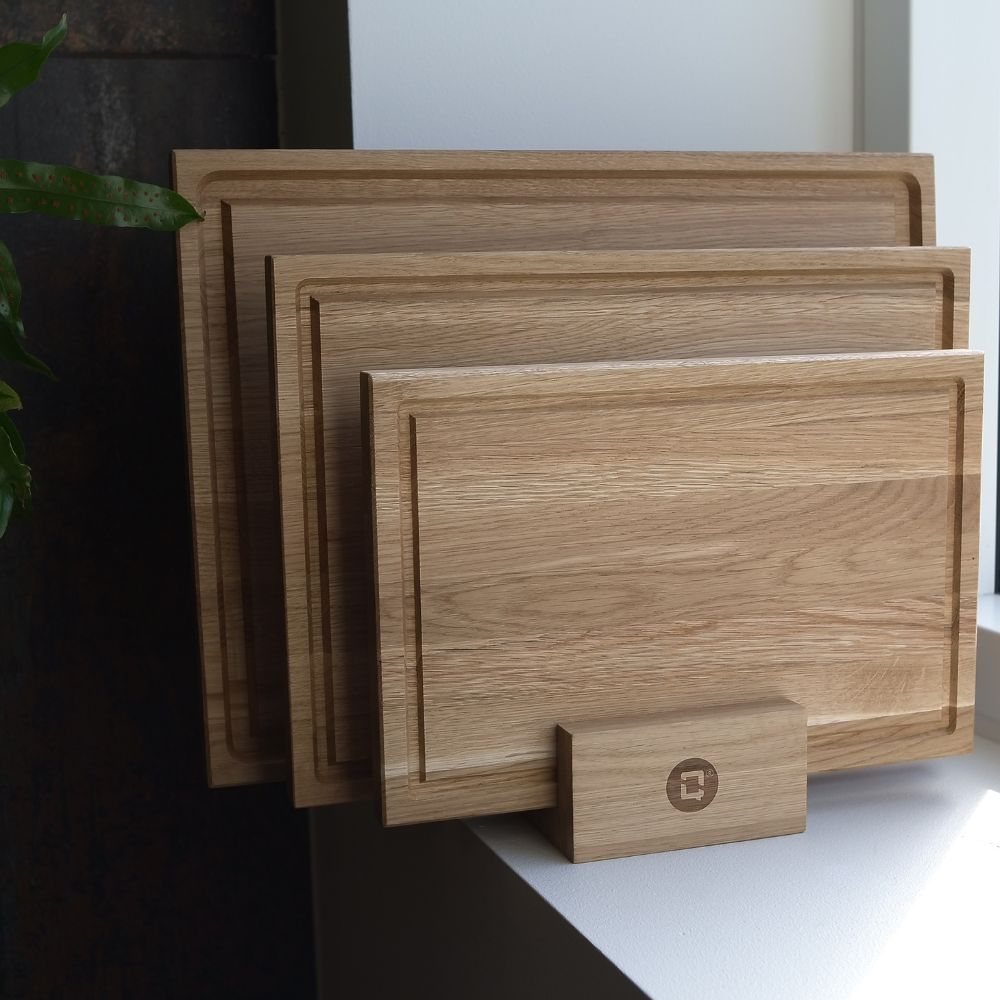 Sæt med 3 Skærebrætter i Egetræ med Saftrille