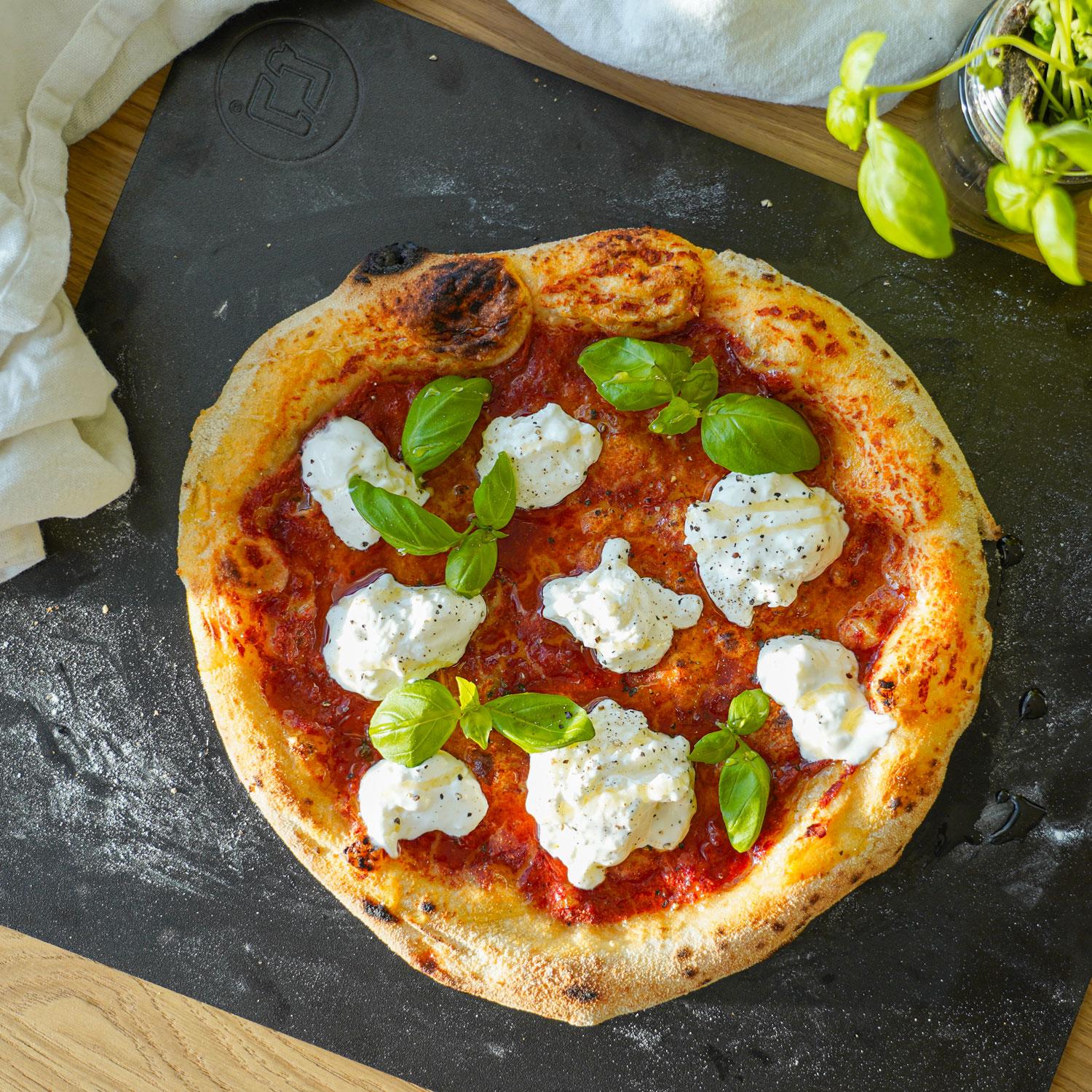 Bagestål vs. Pizzasten – hvad er forskellen?