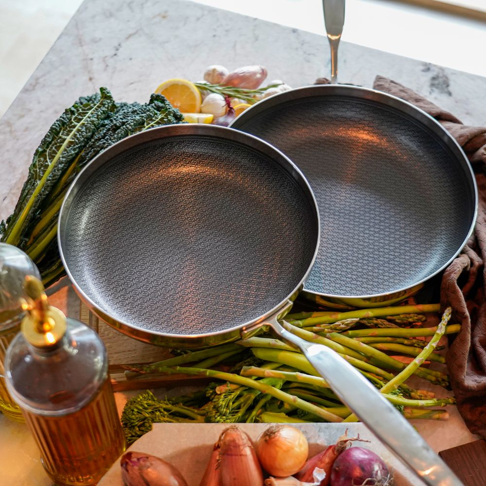 Sådan bruger du 6-ply gryder og pander korrekt