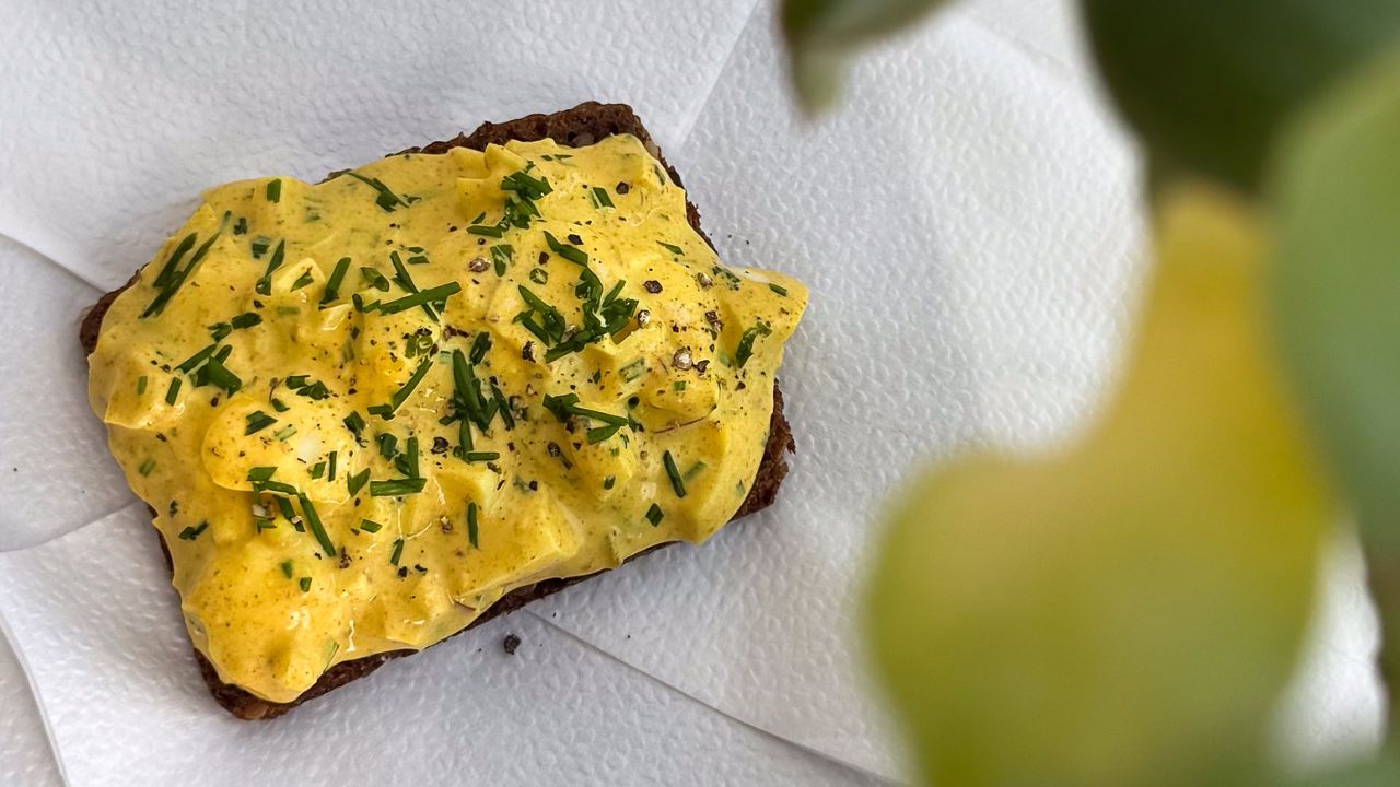 Hjemmelavet karrysalat – klassisk tilbehør med masser af smag