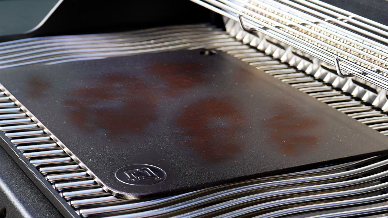 Hvordan fjerner man rust fra bagestål i carbonstål?