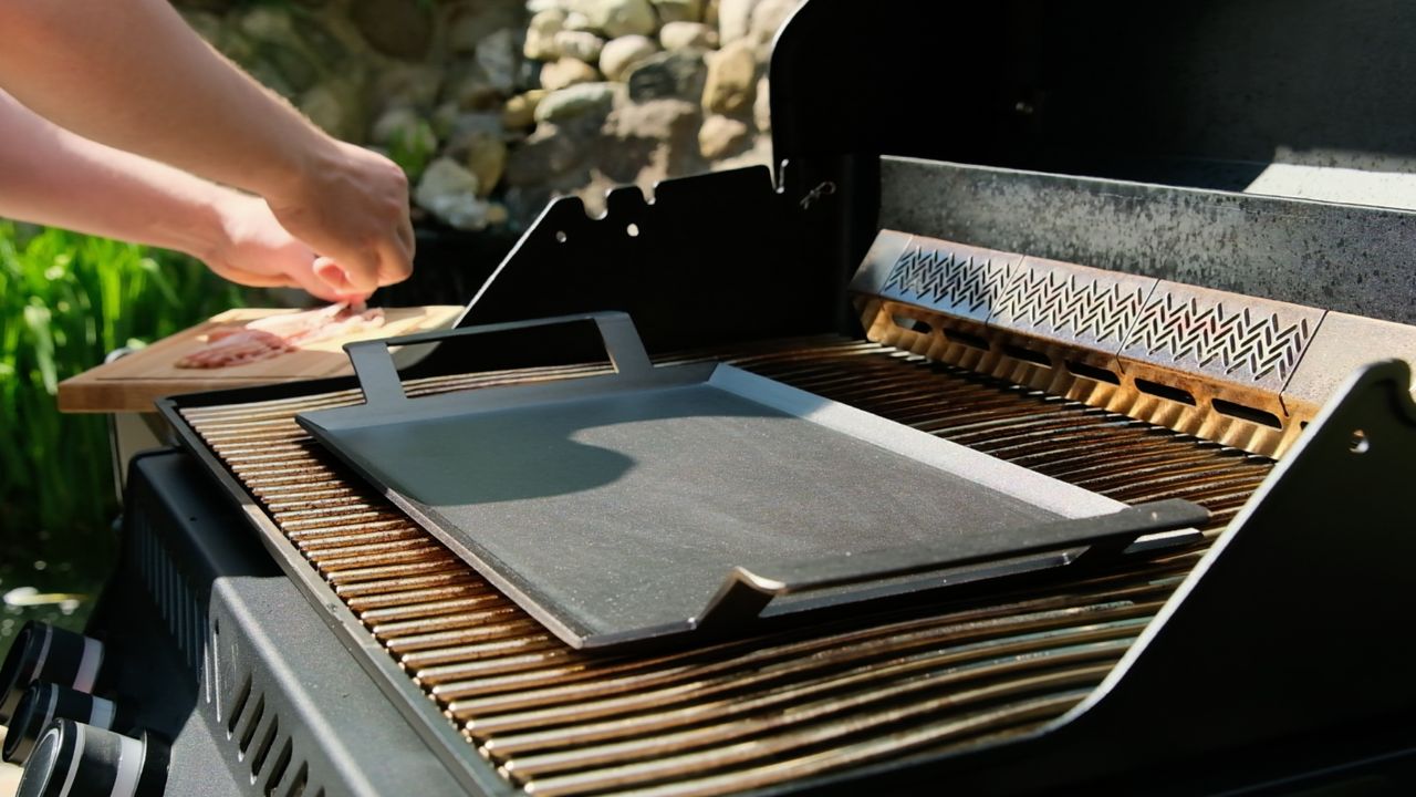 Hvordan fjerner man rust fra stegeplade i carbonstål?