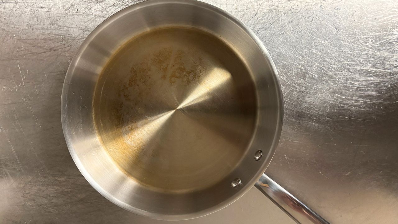 Rengøring af pander og gryder i rustfrit stål - guide fra Qookware