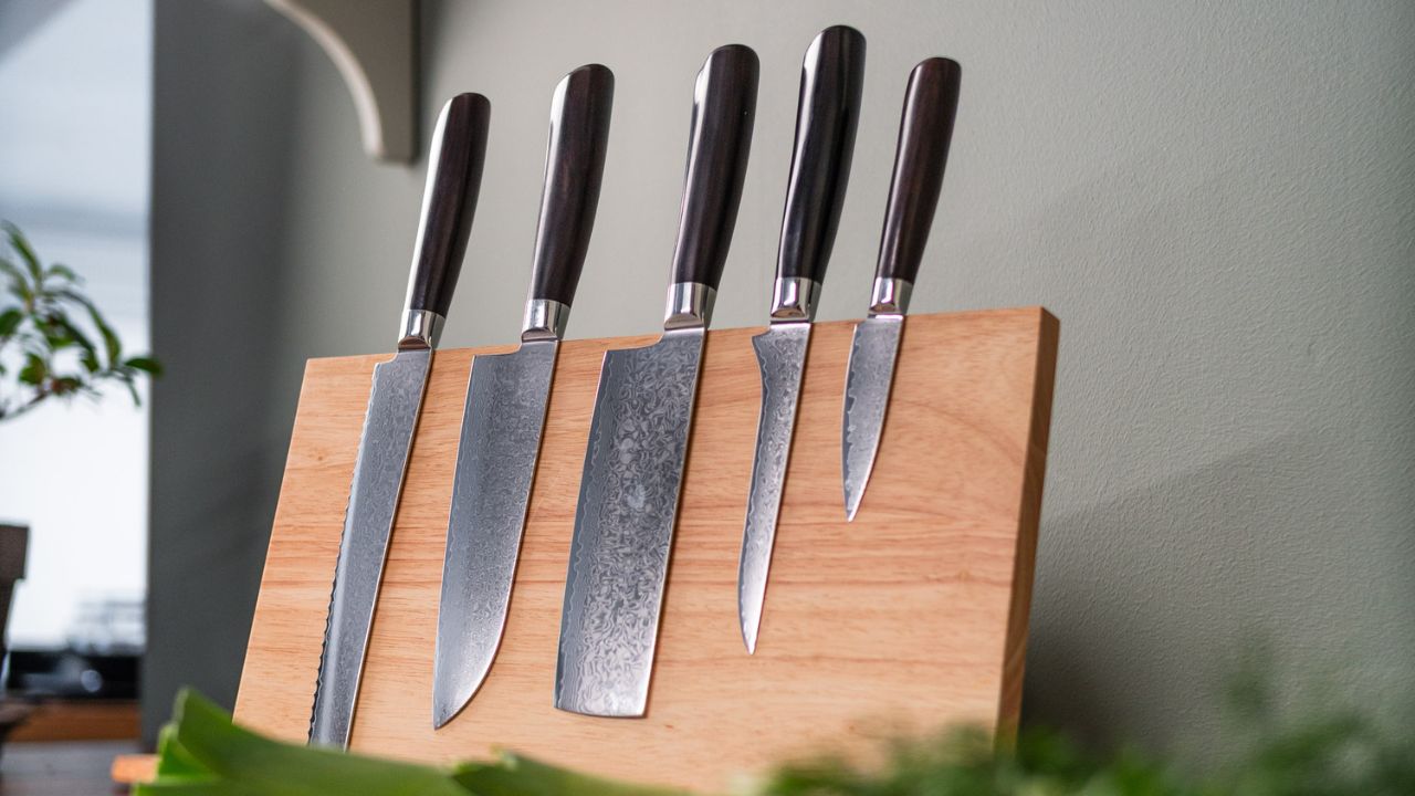 Hvorfor du bør investere i et damaskus knivsæt – og hvordan du vælger det rigtige