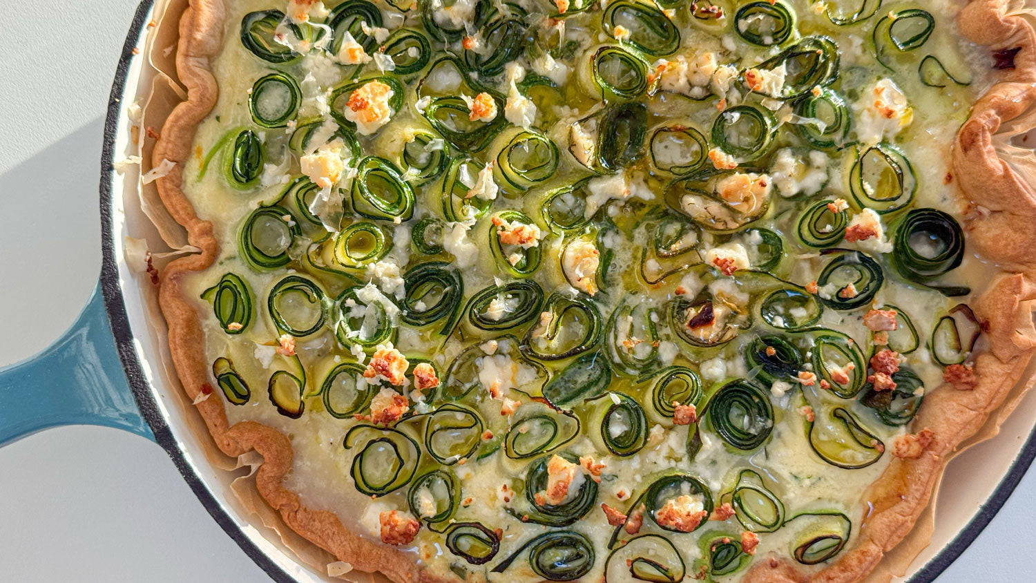 Tærte med courgette, feta & ricottacreme