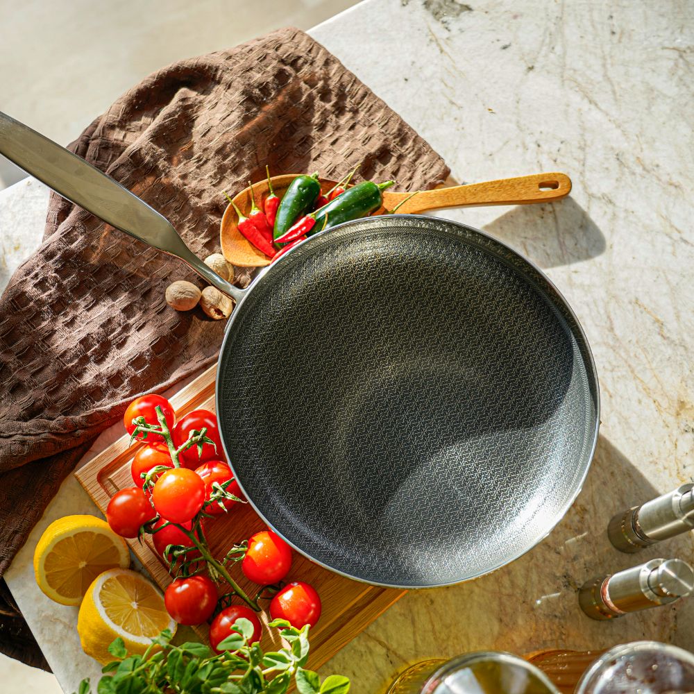 6-Ply Fusion Stegepande 24 Cm fra Qookware