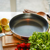 6-Ply Fusion Stegepande 28 Cm fra Qookware