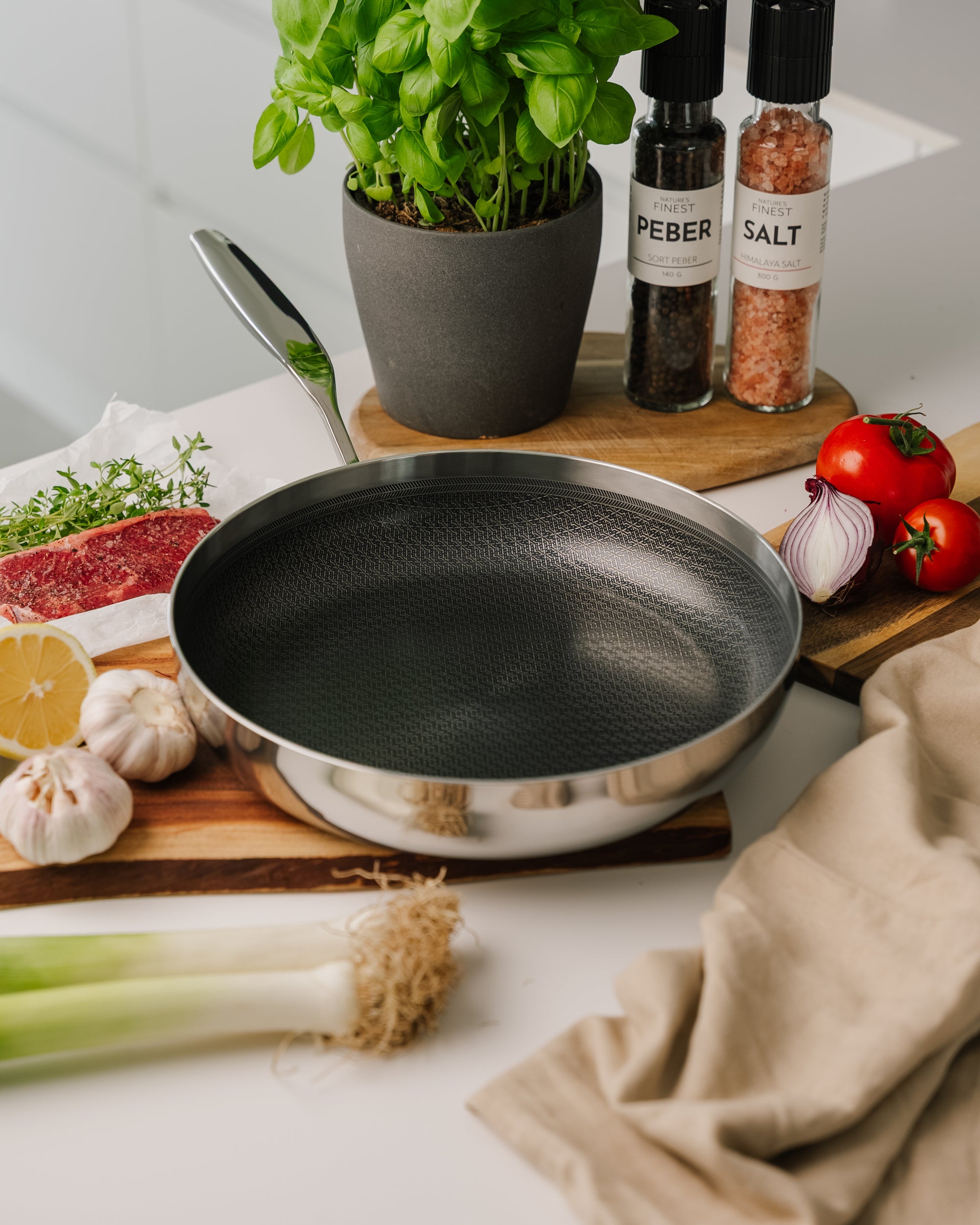6-ply Fusion wokpande 28 cm fra Qookware