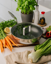 6-ply Fusion wokpande 28 cm – detaljebillede fra Qookware