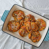 Anretning i emaljeret støbejerns fad 3,5 liter fra Qookware 