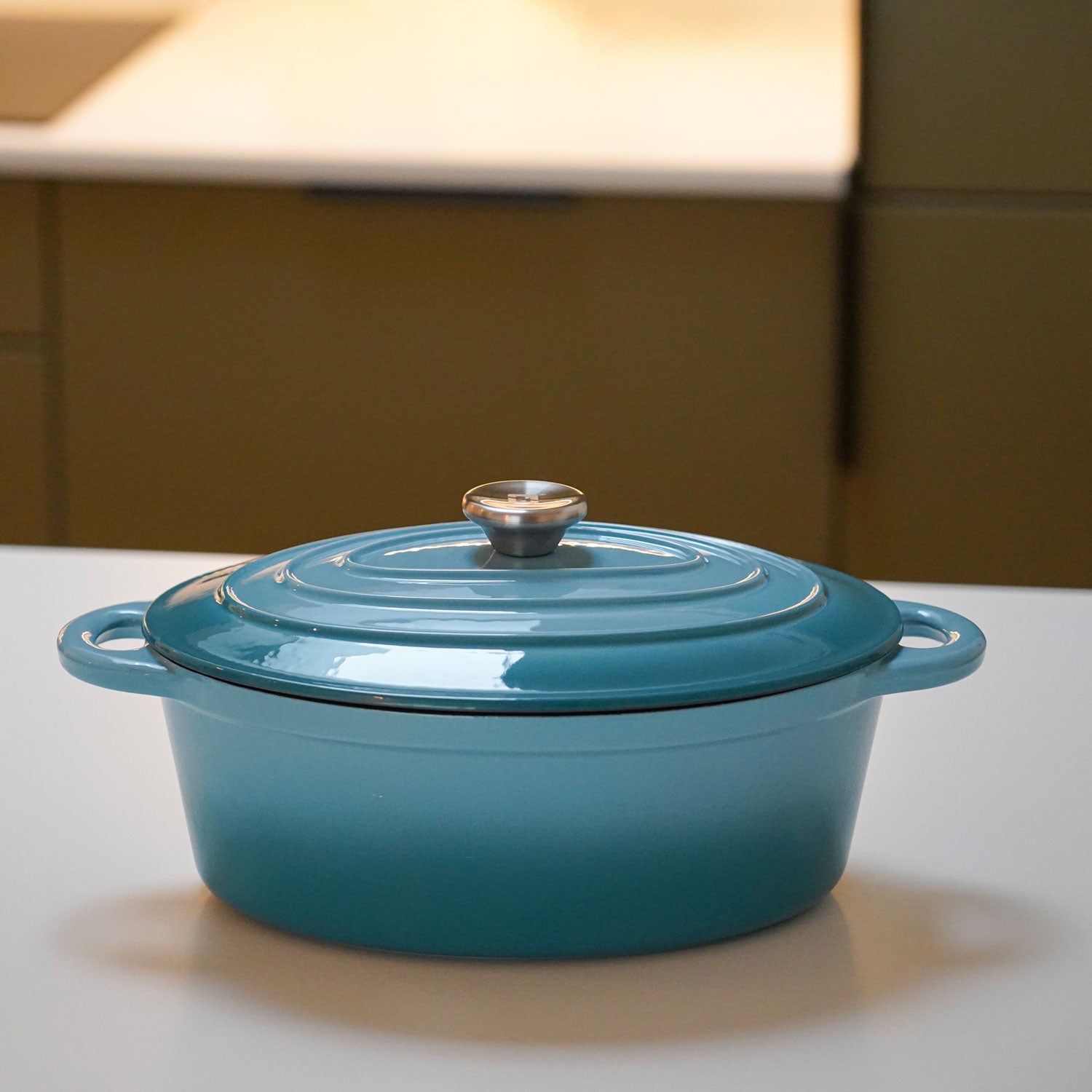 Oval gryde i emaljeret støbejern på 4,5 liter med låg 