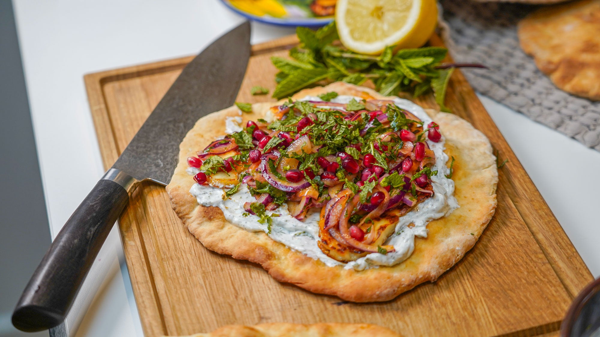 Hjemmelavet fladbrød med halloumi