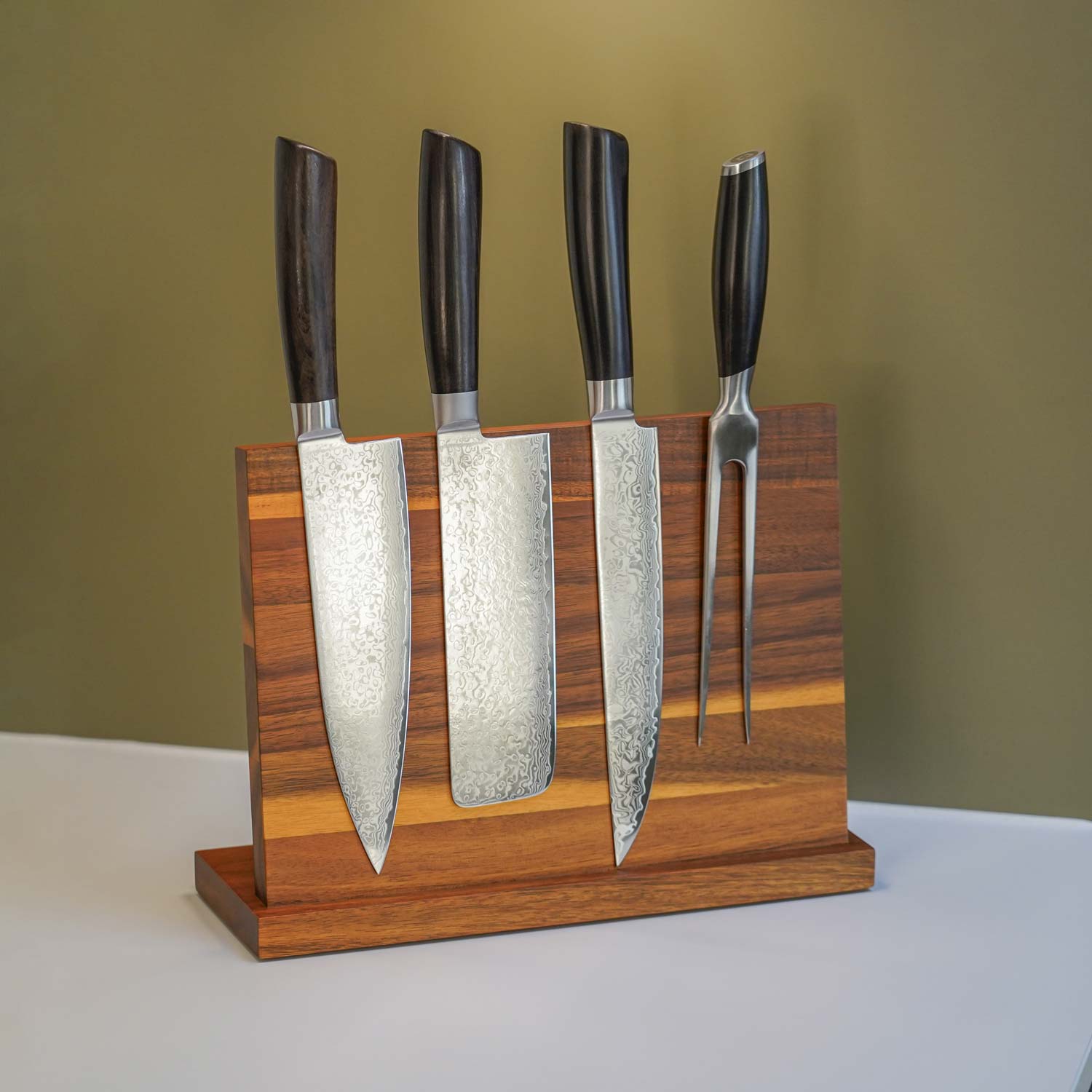 Knivholder med magnet i akacietræ 