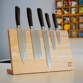 Magnetisk knivholder i egetræ med plads til 7 knive 