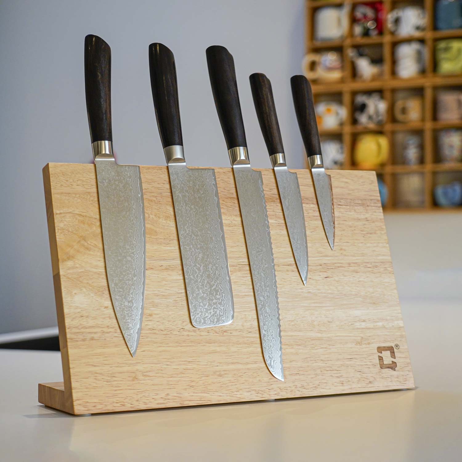 Magnetisk knivholder i egetræ med plads til 7 knive 