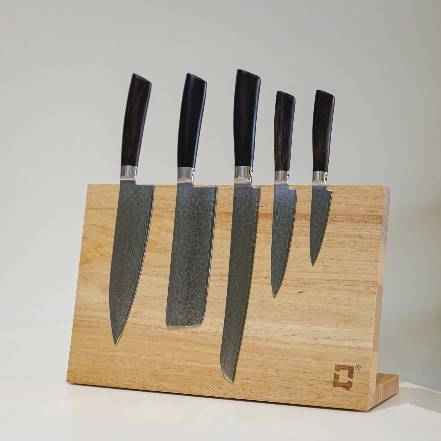 Magnetisk knivholder i egetræ med plads til 7 knive