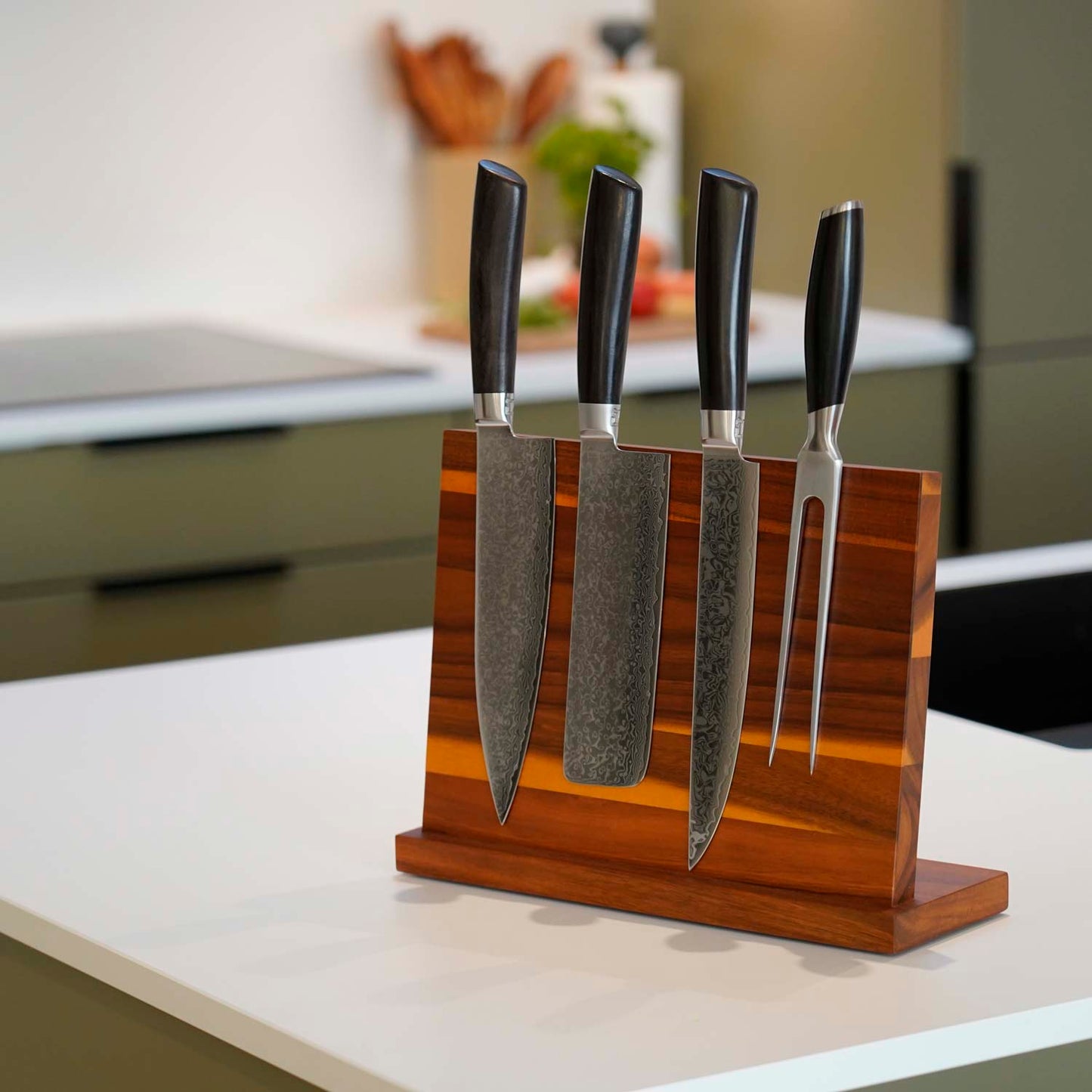 Knivholder med magnet i akacietræ