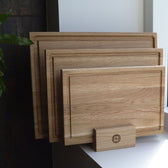 Skærebrætter I Egetræ Med Saftrille fra Qookware