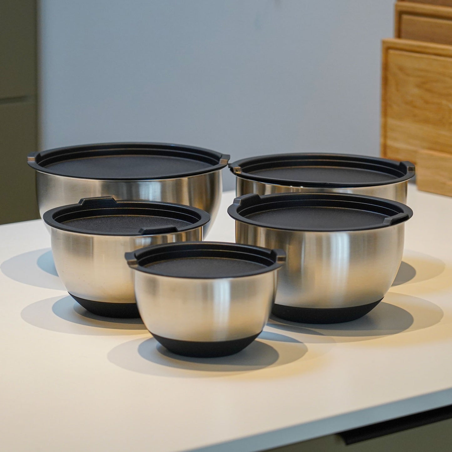 Sæt med røreskåle i rustfrit stål med låg og skridsikker bund Qookware