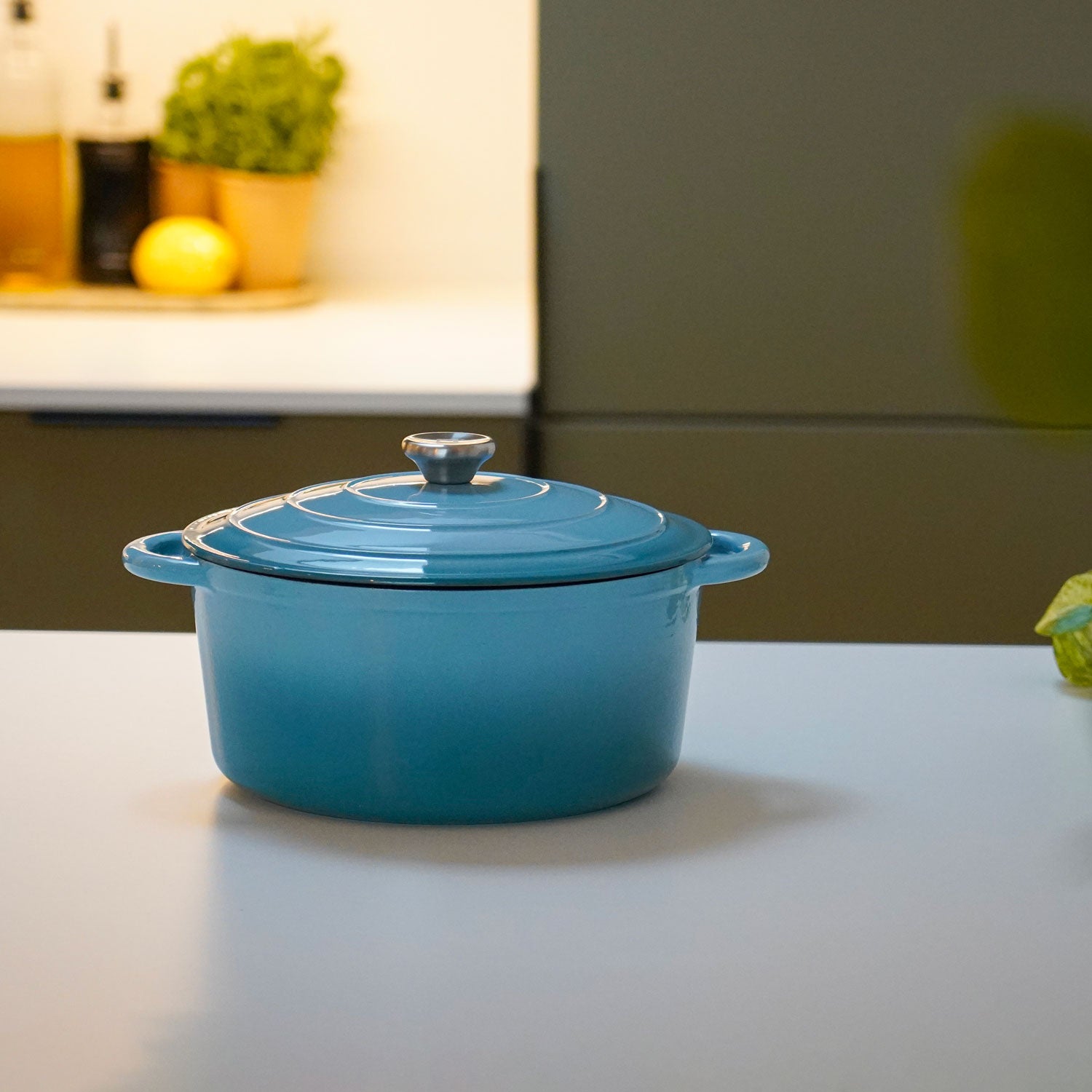 Stor gryde i emaljeret støbejern med låg 6,3 liter