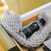 Nærbillede af træplejeolie fra Qookware